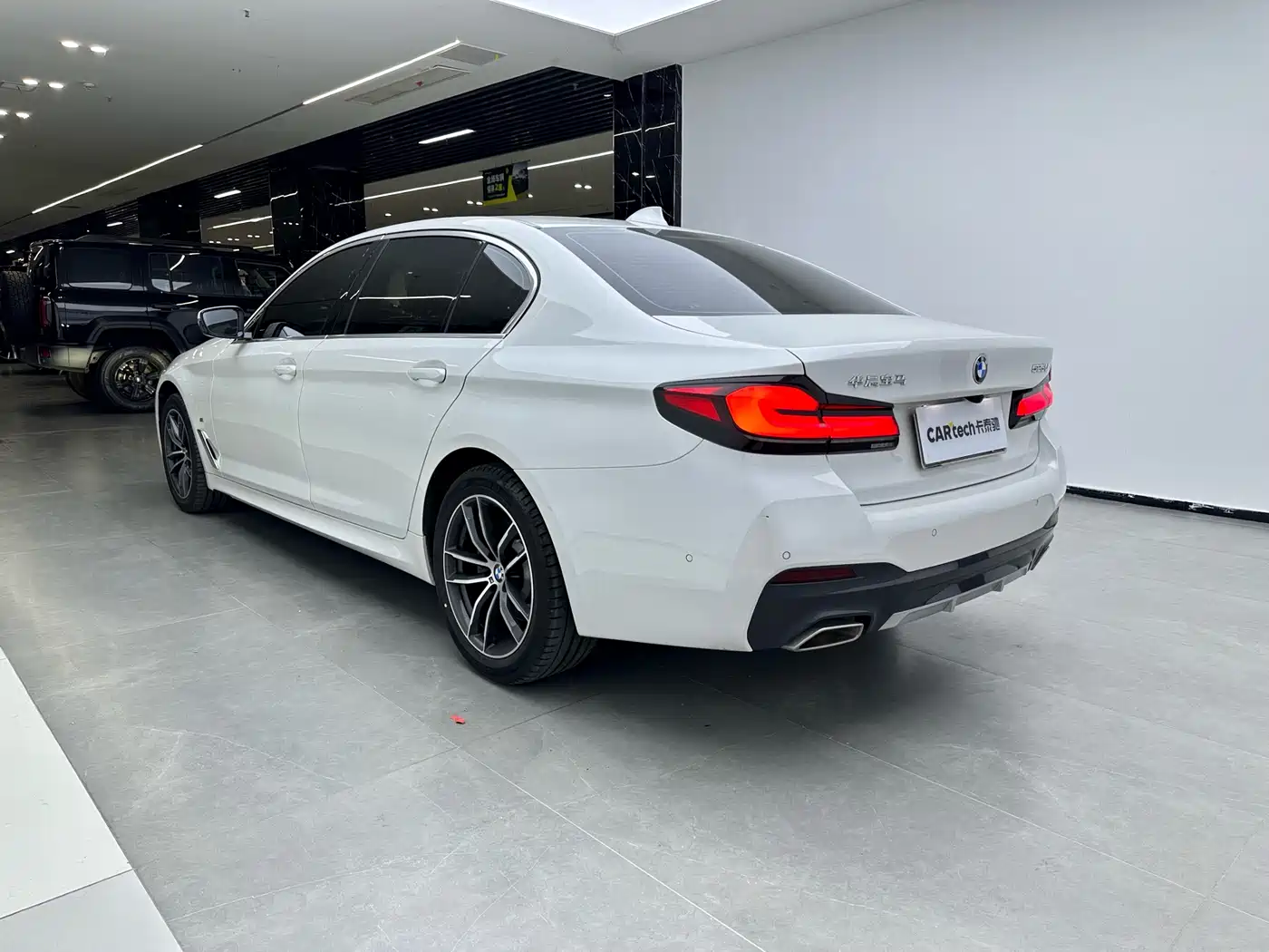 BMW 5 Series 2022 Model Second Facelift 525Li M Sport Package фото 4
