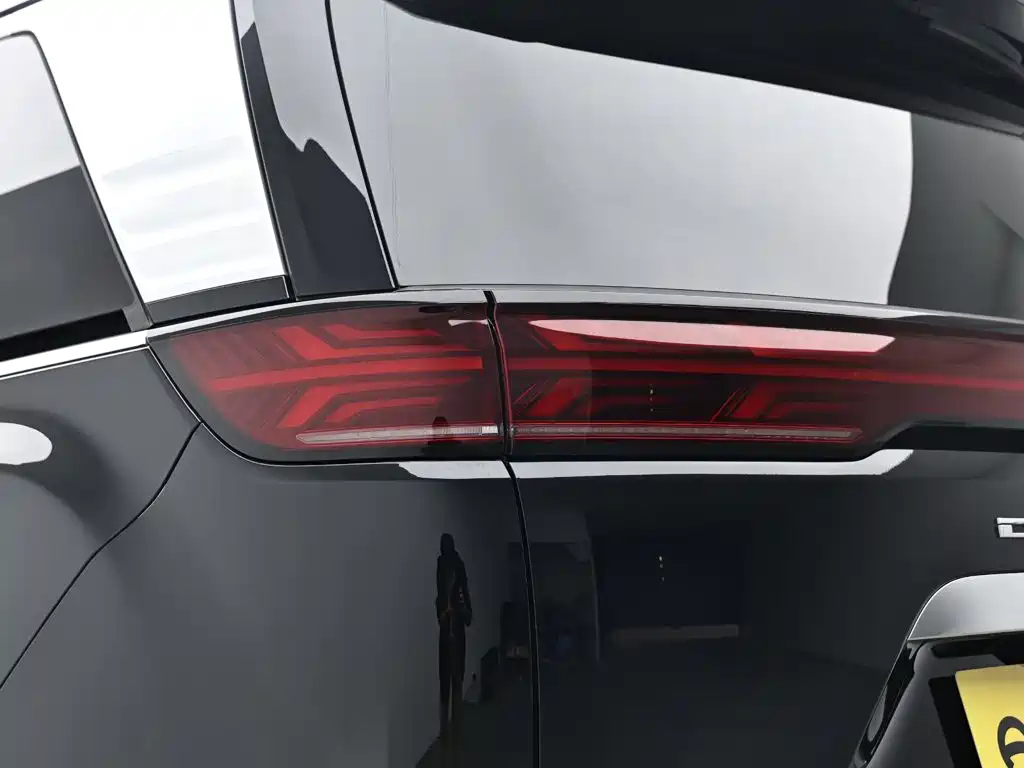 Denza D9 2026 2025 DM-i Smart Drive Edition 1020 AWD Premium