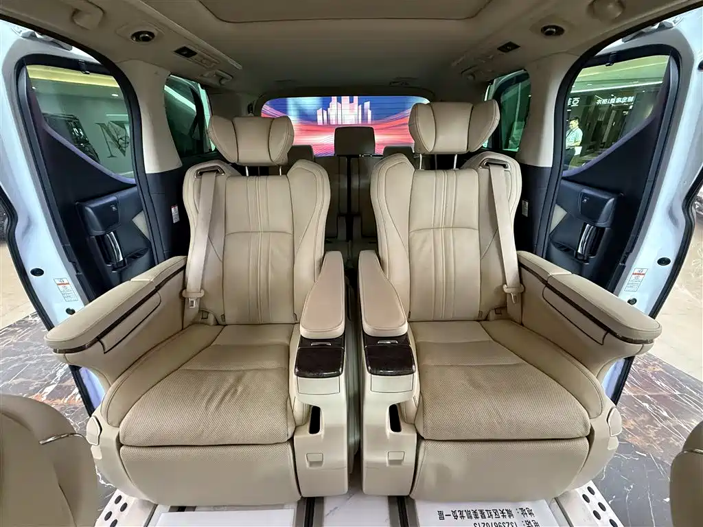 Toyota Vellfire 2021 Crown Hybrid 2.5L HV Premium Edition фото 17