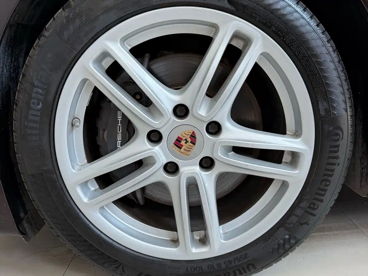 Photo 19 - Porsche Panamera