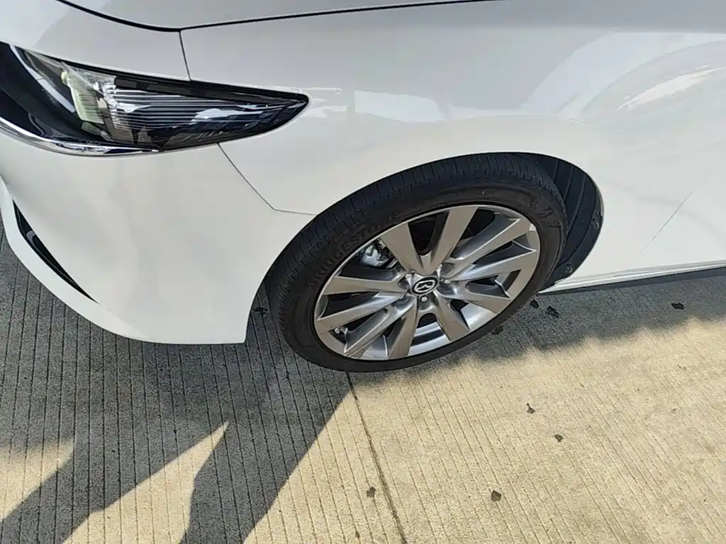 Фото 23 - Mazda Mazda 3