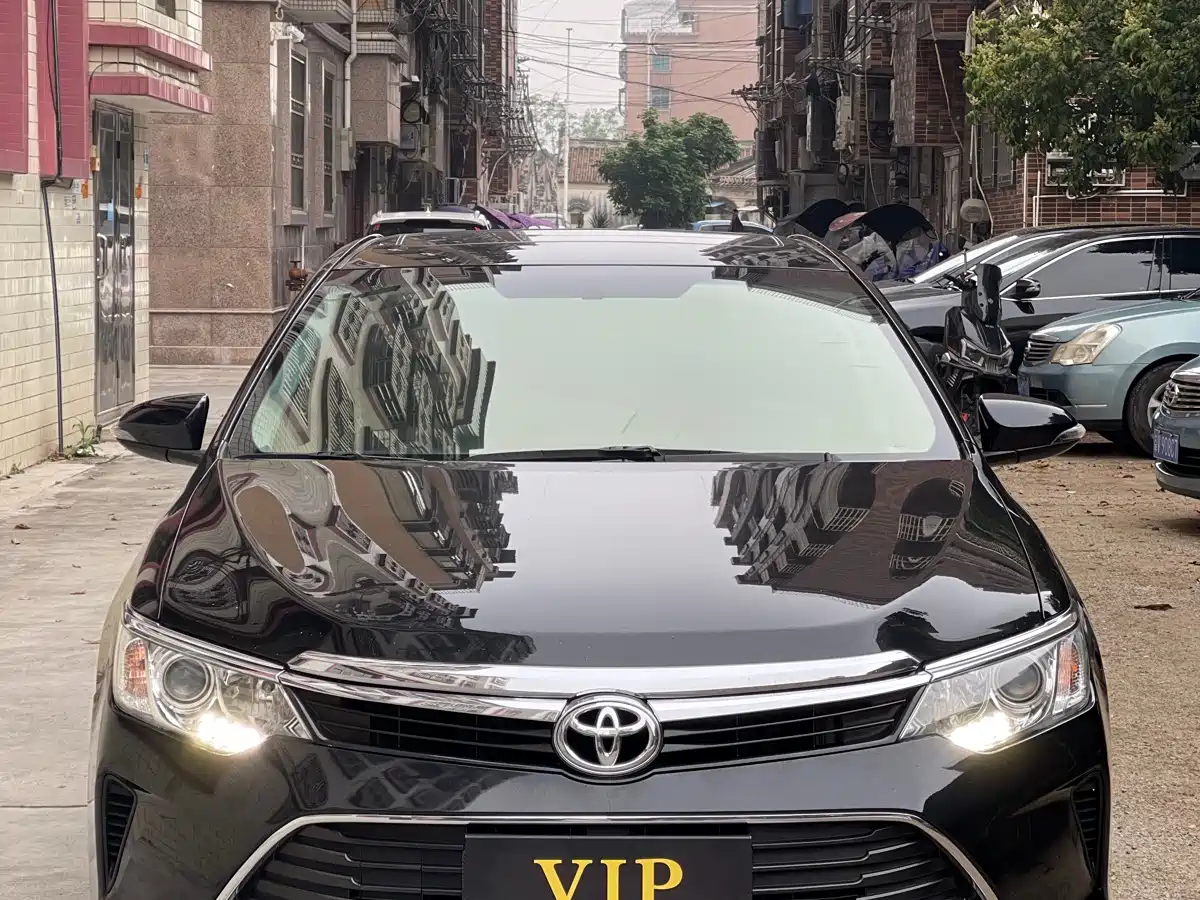 Toyota Camry 2016 2.0G 10th Anniversary Leading Edition фото 3