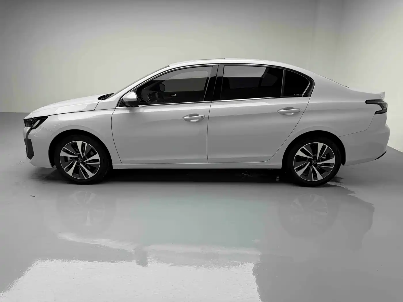 Peugeot 408 2024 360THP Dragon Edition Lafite фото 12