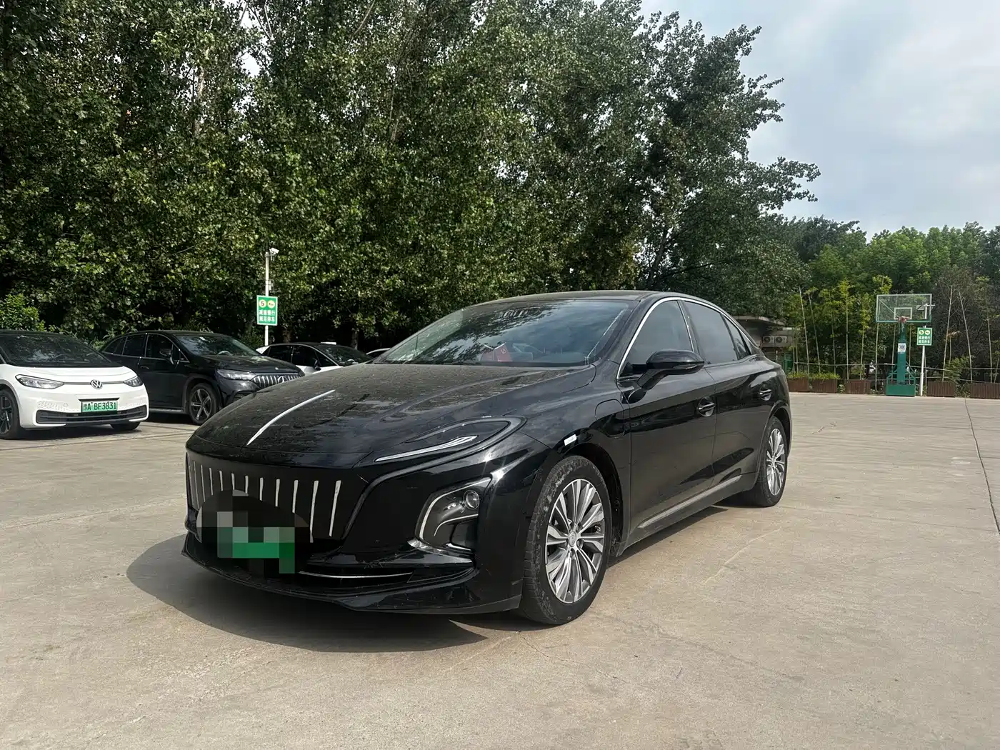 Hongqi E-QM5 2023