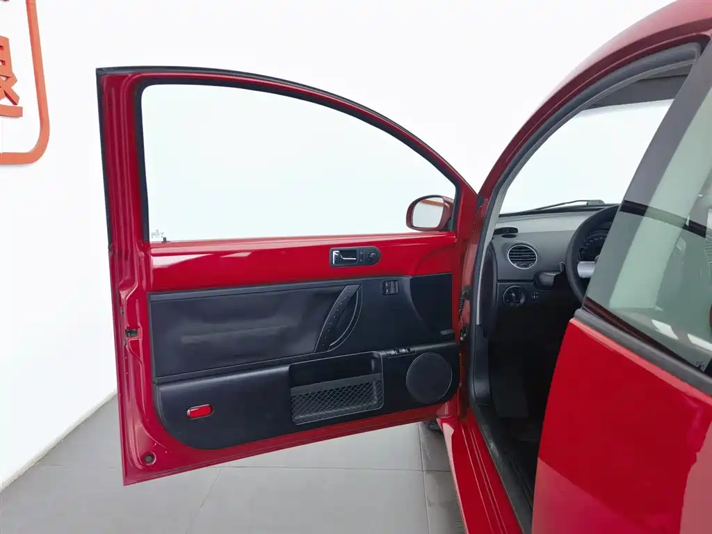 Volkswagen Beetle 2010 Model 1.6 AT фото 8