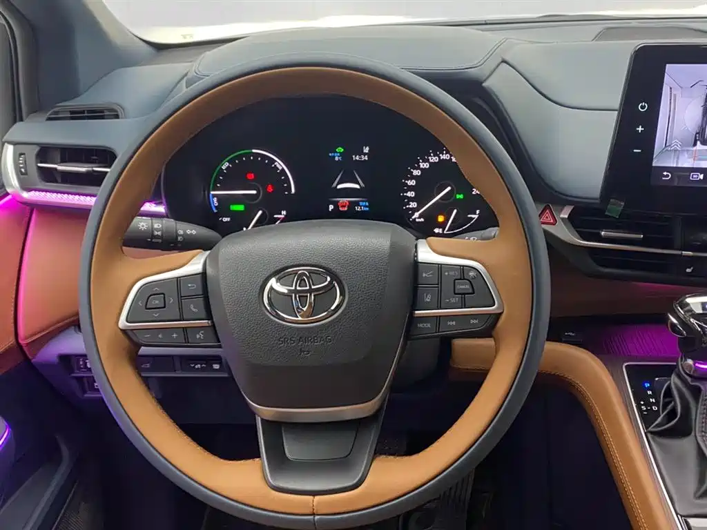 Toyota Granvia 2024 2.5L Hybrid Comfort фото 16