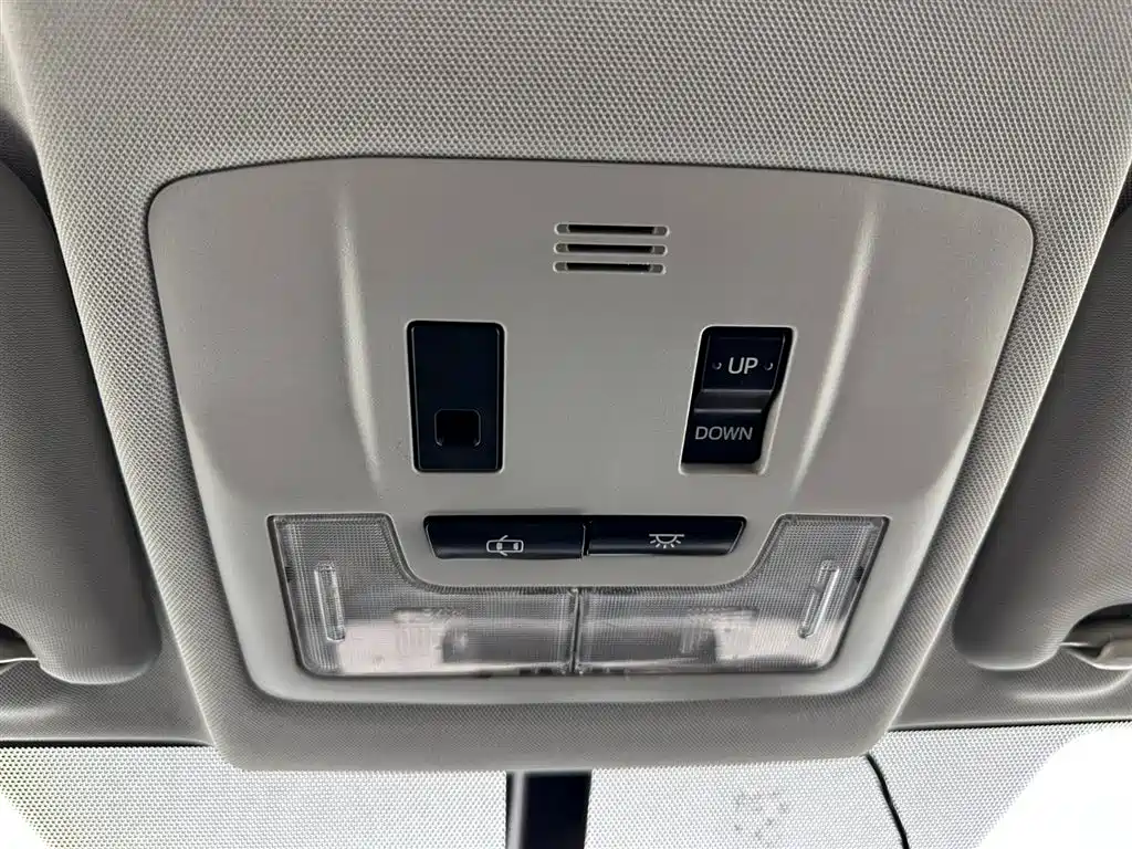 Toyota RAV4 Rongfang 2015 2.5L Automatic 4WD Elite Edition фото 22