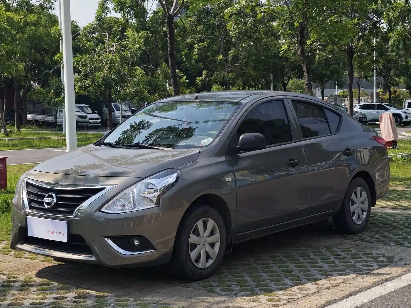 Photo 1 - Nissan Sunny