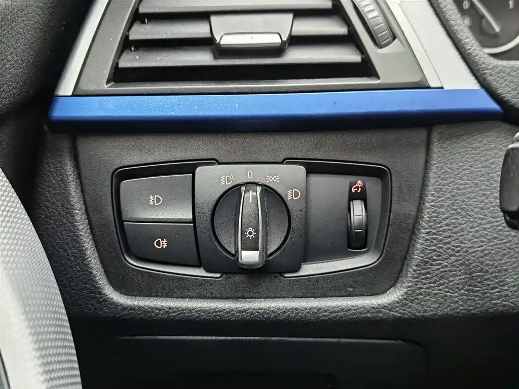 BMW 3 Series 2017 320i M Sport фото 21