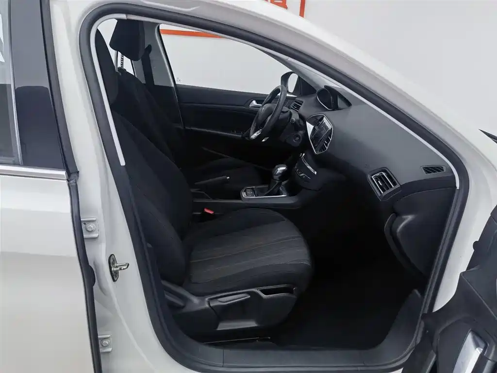 Peugeot 308S 2015 1.2T Auto Dynamic Edition фото 23