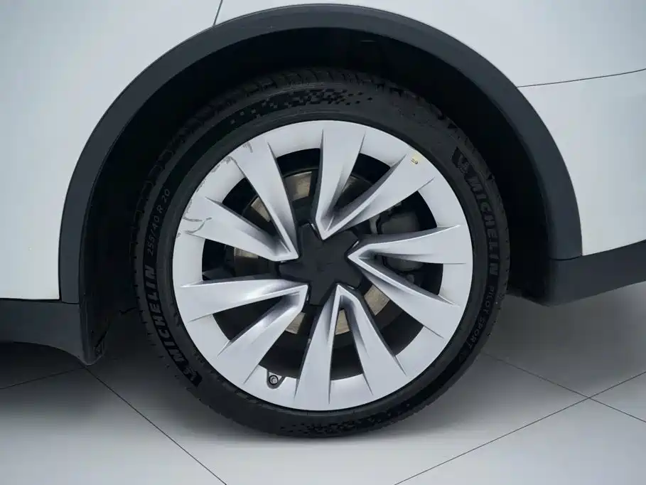 Фото 21 - Tesla Model Y