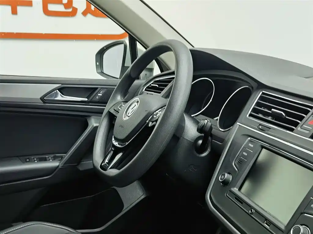 Volkswagen Tiguan L 2018 330TSI Automatic 2WD Trend Edition фото 22