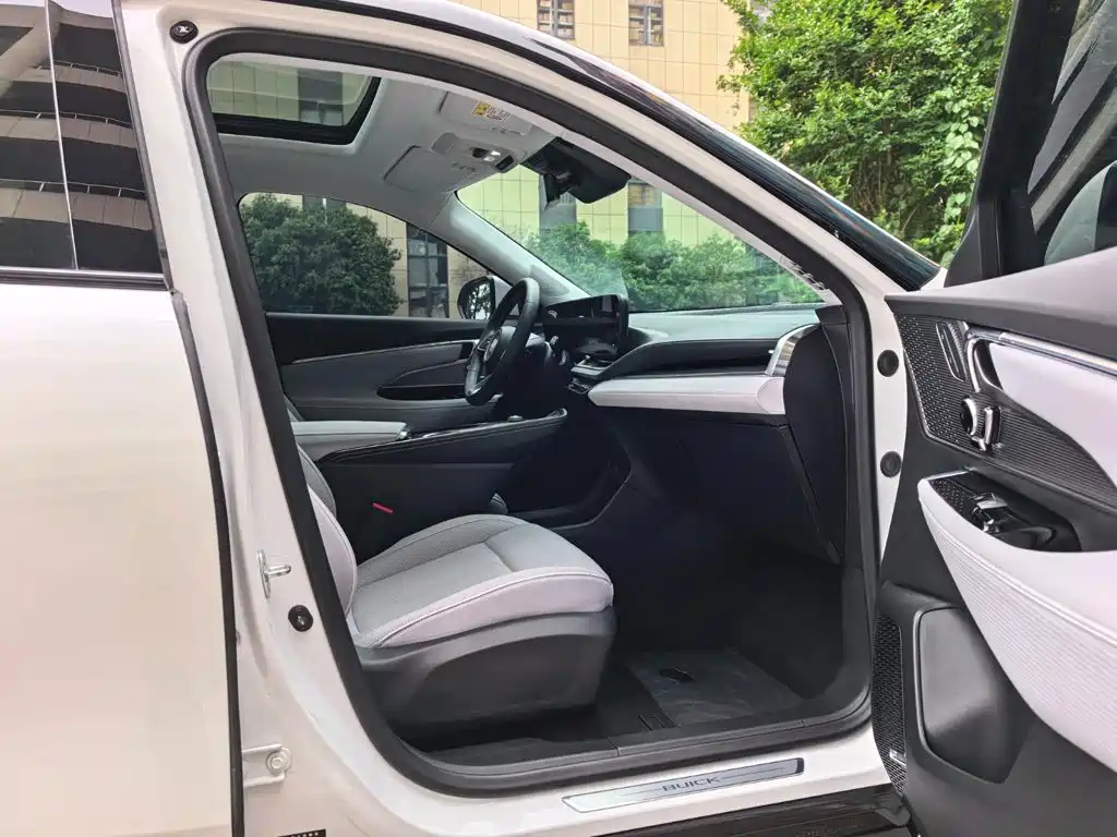 Фото 19 - Buick E5