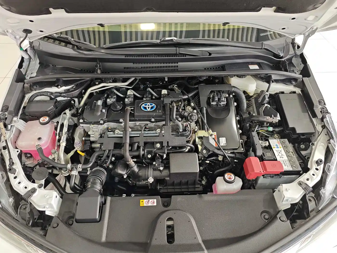 Toyota Corolla 2021 Hybrid 1.8L E-CVT Elite Edition фото 15
