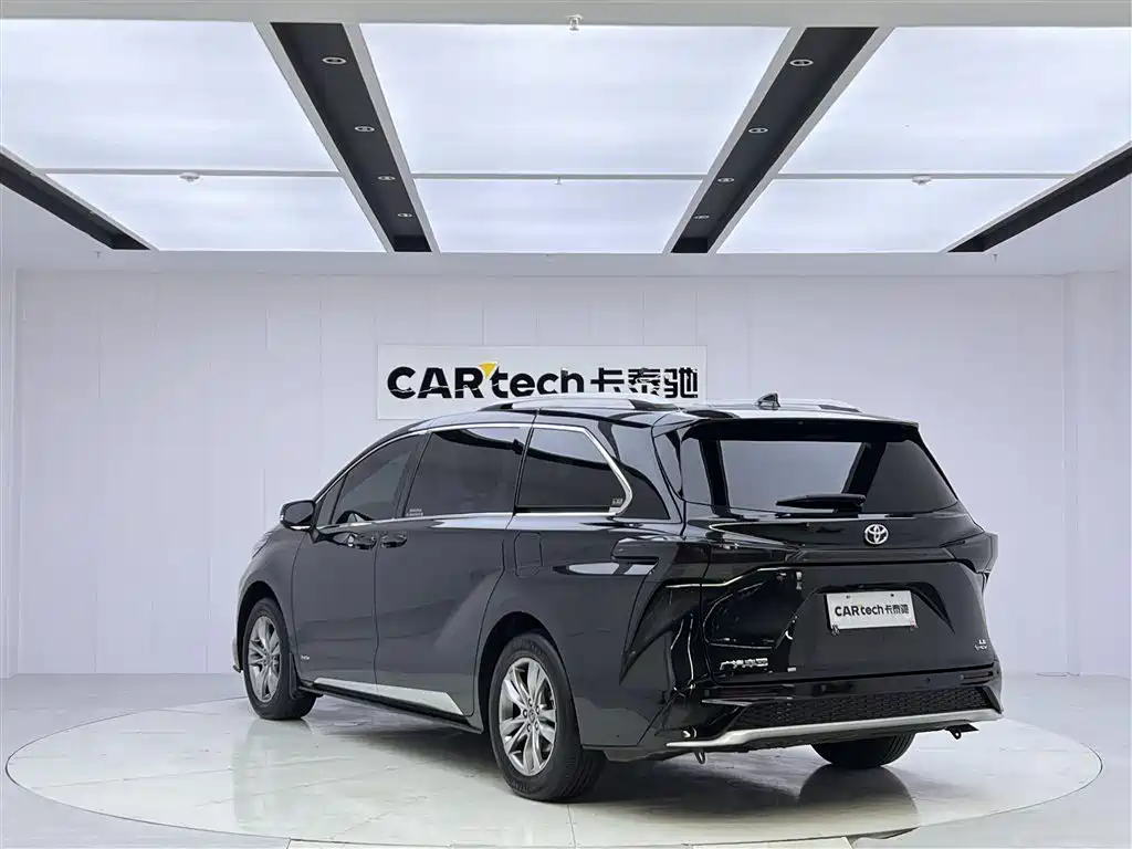 Toyota Sienna 2024 2.5L Hybrid Comfort Edition фото 7