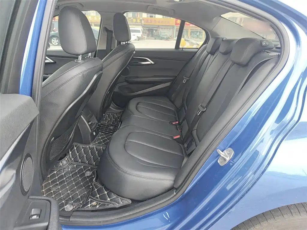 BMW 1 Series 2017 118i Sport фото 13
