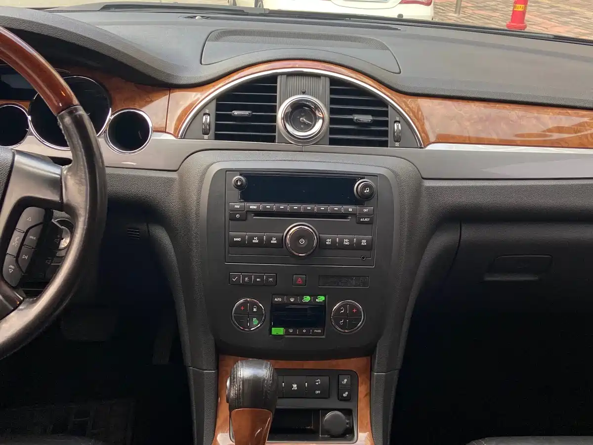 Buick Enclave 2010 3.6L Flagship Edition фото 18