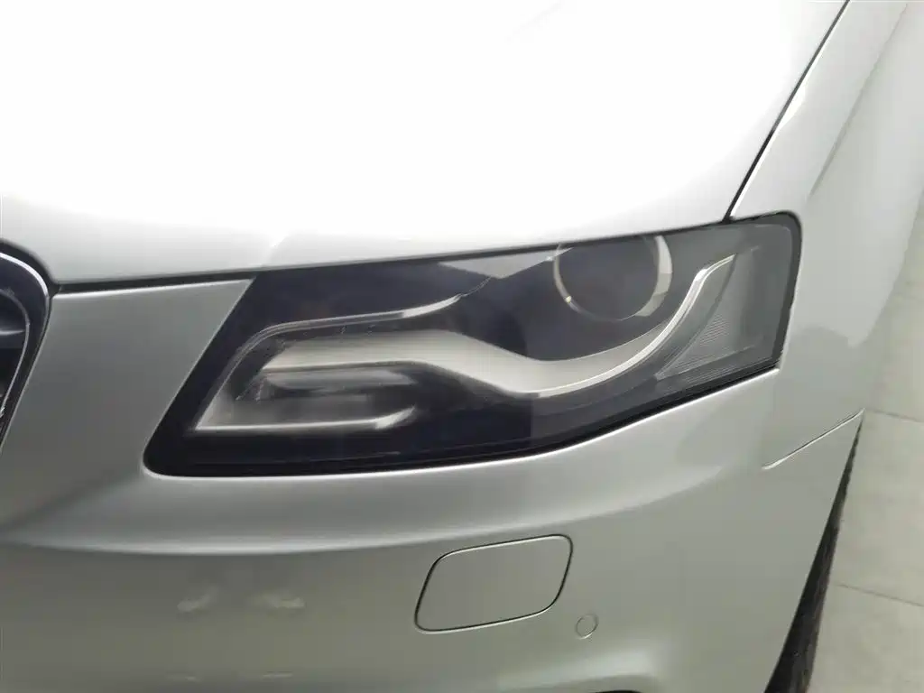 Audi A4L 2010 2.0 TFSI Luxury фото 7