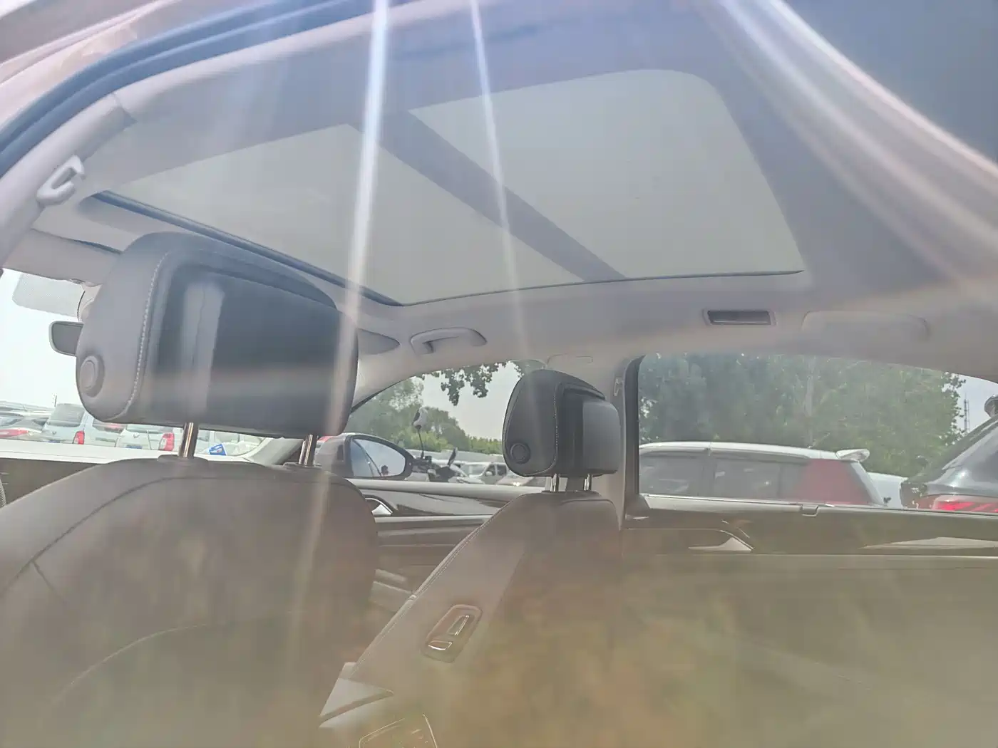 Volkswagen Passat 2022 330TSI Luxury Edition фото 9