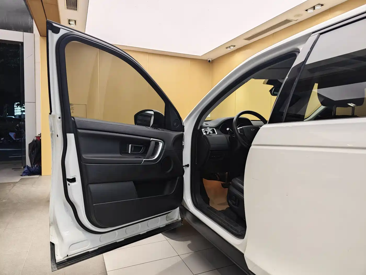 Land Rover Discovery Sport 2019 240PS SE Edition China V фото 7