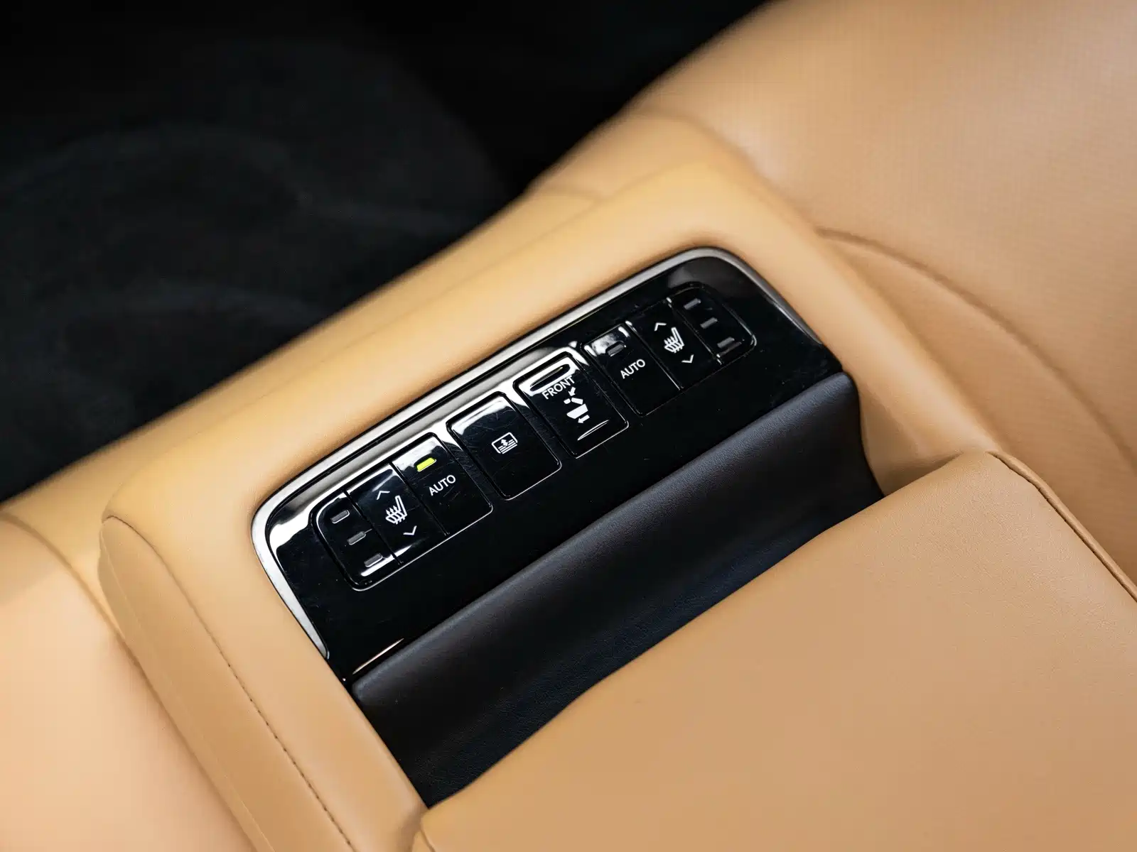 Фото 18 - Lexus LS