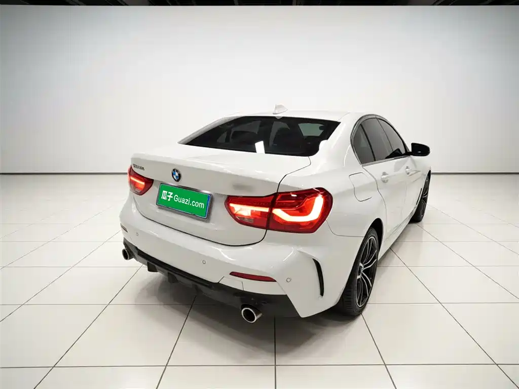 BMW 1 Series 2021 120i M Sport фото 5