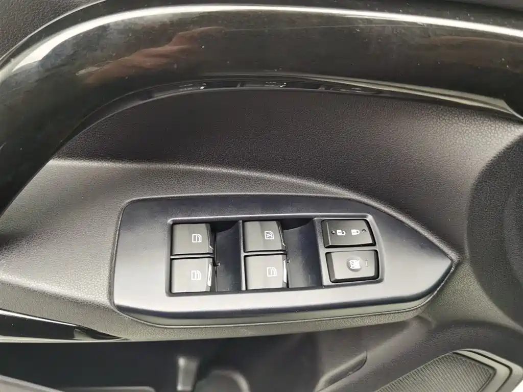 GAC Trumpchi Trumpchi GS4 2018 235T Automatic 2WD Luxury Smart Connect Million Commemorative Edition фото 9