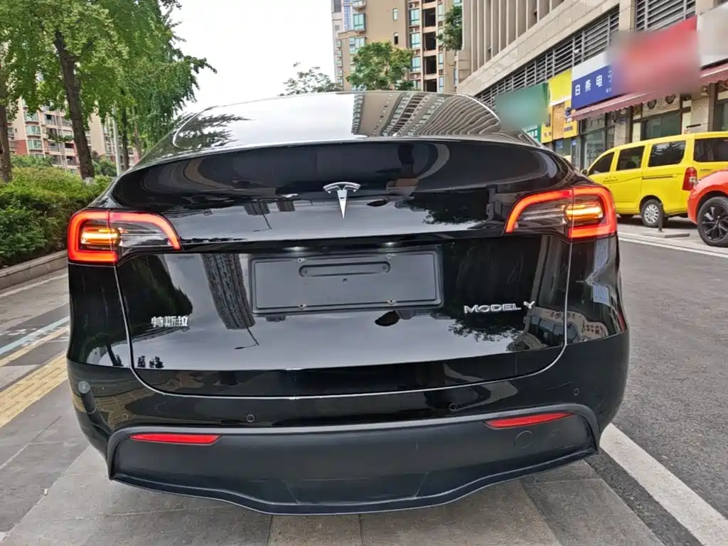 Фото 6 - Tesla Model Y
