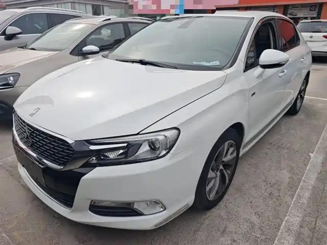 DS DS 5LS 2015 1.6T Elegance THP160