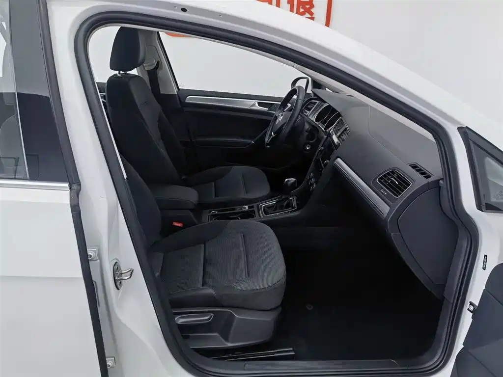 Volkswagen Golf 2018 1.6L Automatic Comfort фото 23