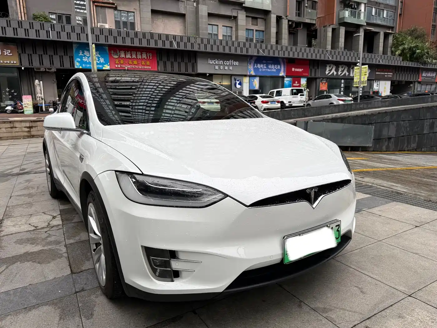 TESLA MODEL X