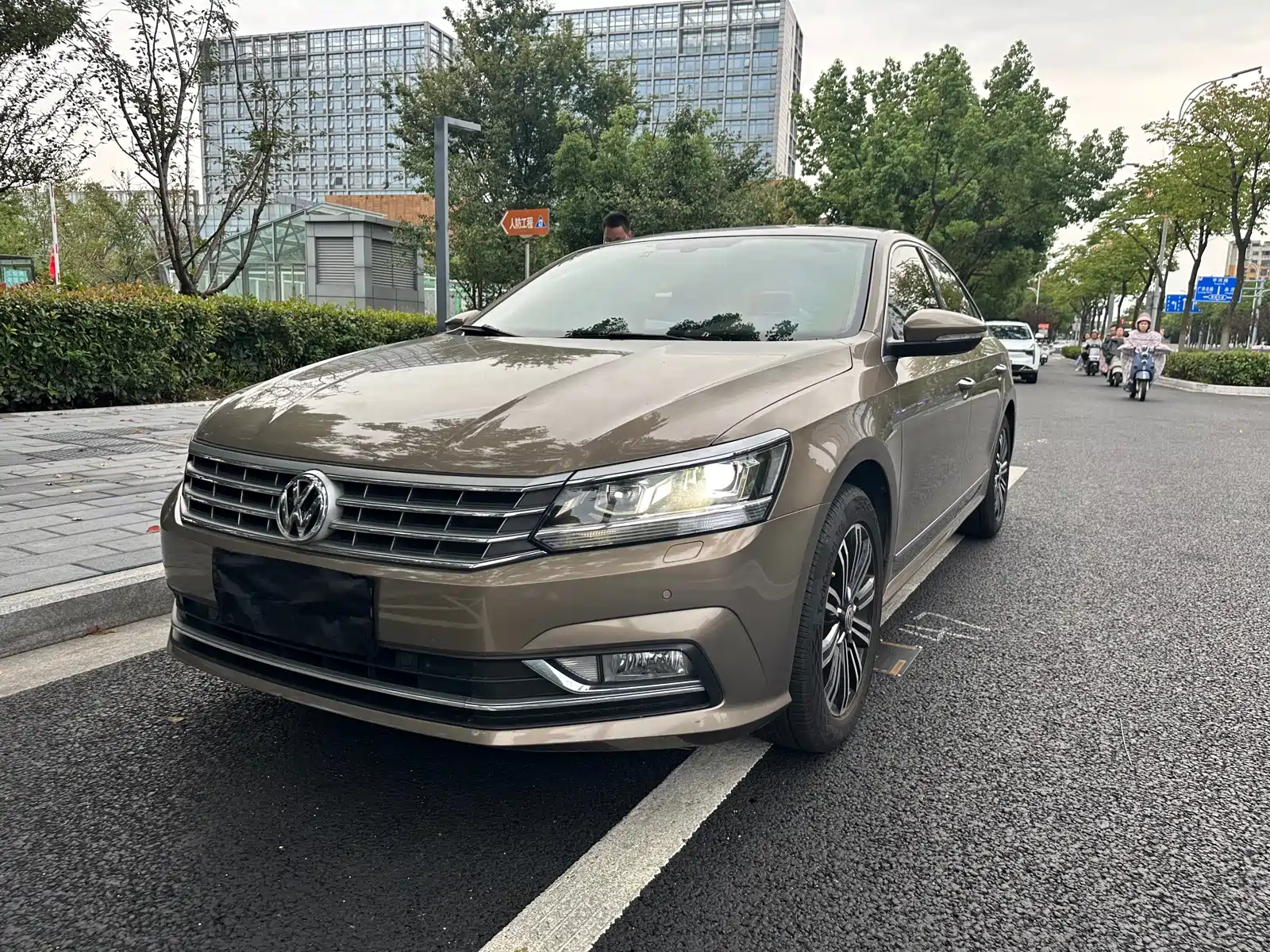 Фото 1 - Volkswagen Passat