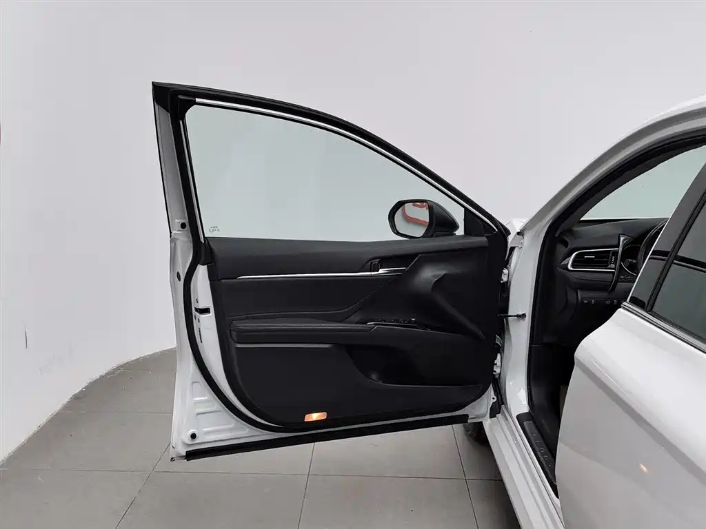 Toyota Camry 2021 2.0G Luxury Edition фото 8