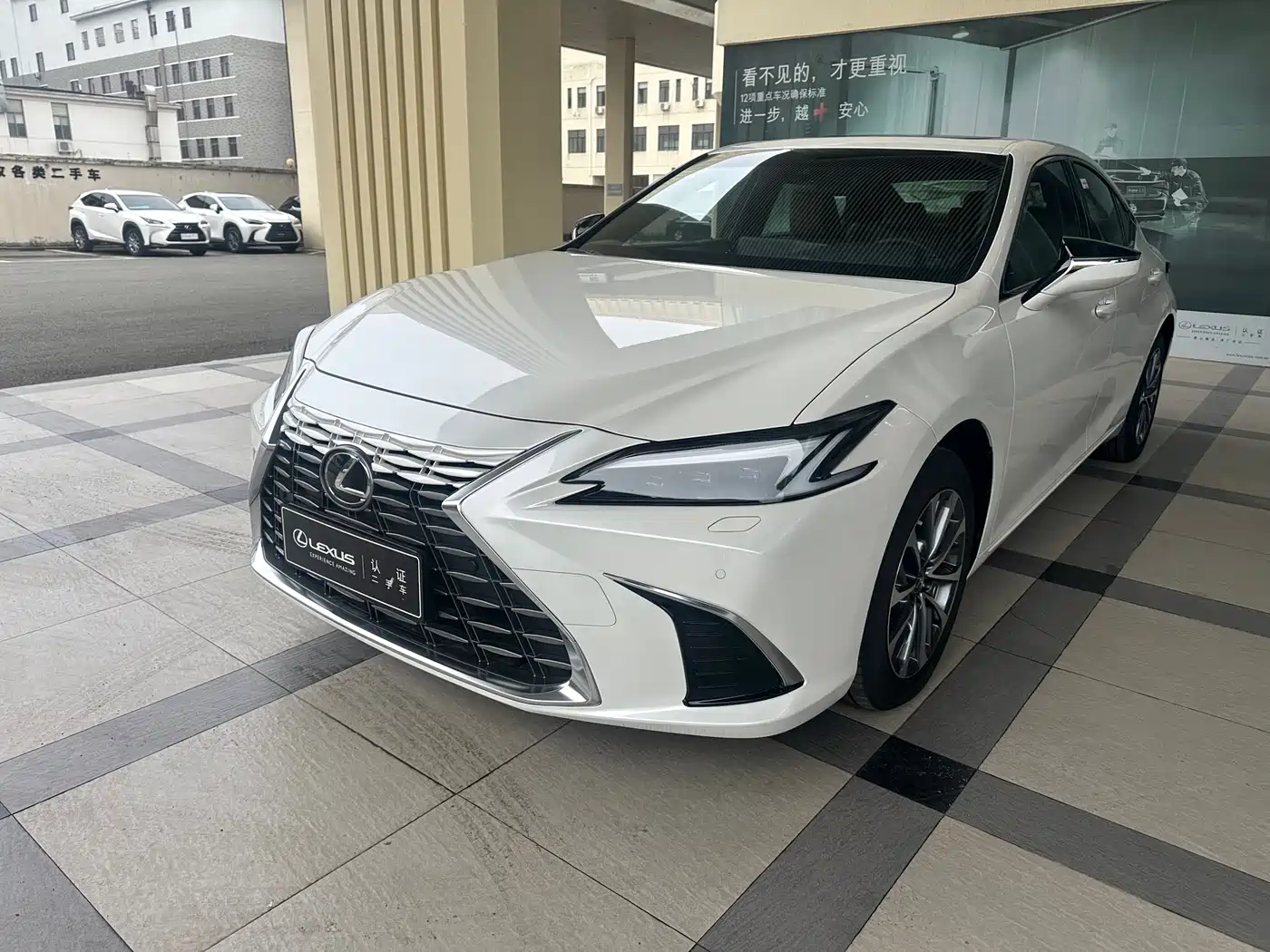 Lexus ES 2025 200 Ultimate Edition фото 2