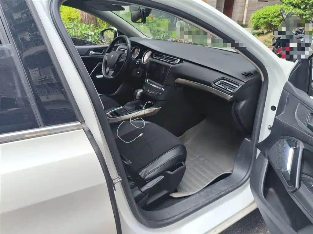 Peugeot 408 2015 Model 1.2T Automatic Luxury Edition фото 21