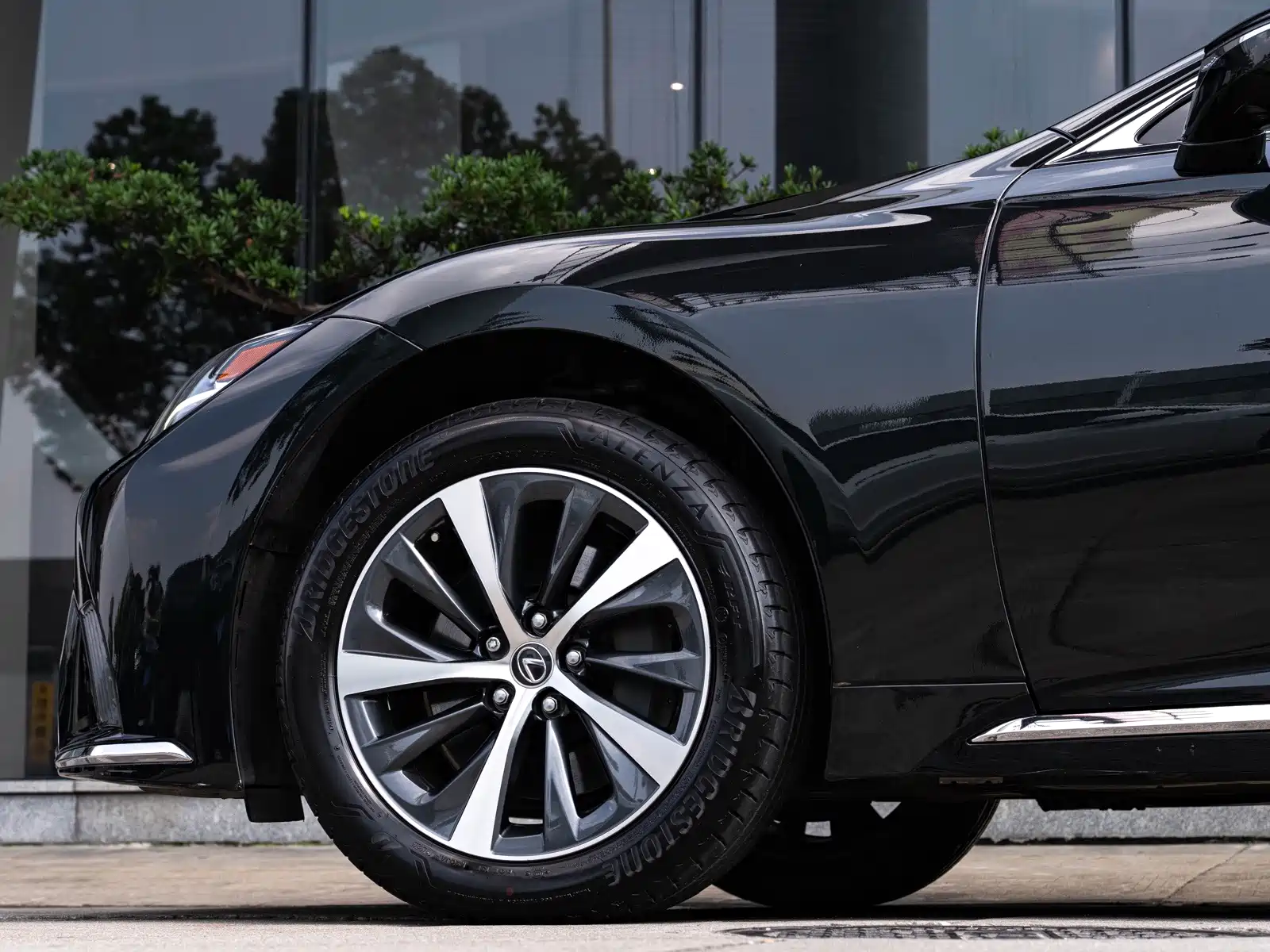 Фото 8 - Lexus LS