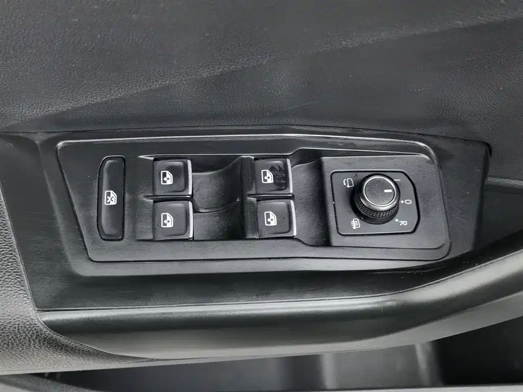Volkswagen T-ROC 2019 280TSI DSG 2WD Luxury Type China VI фото 9