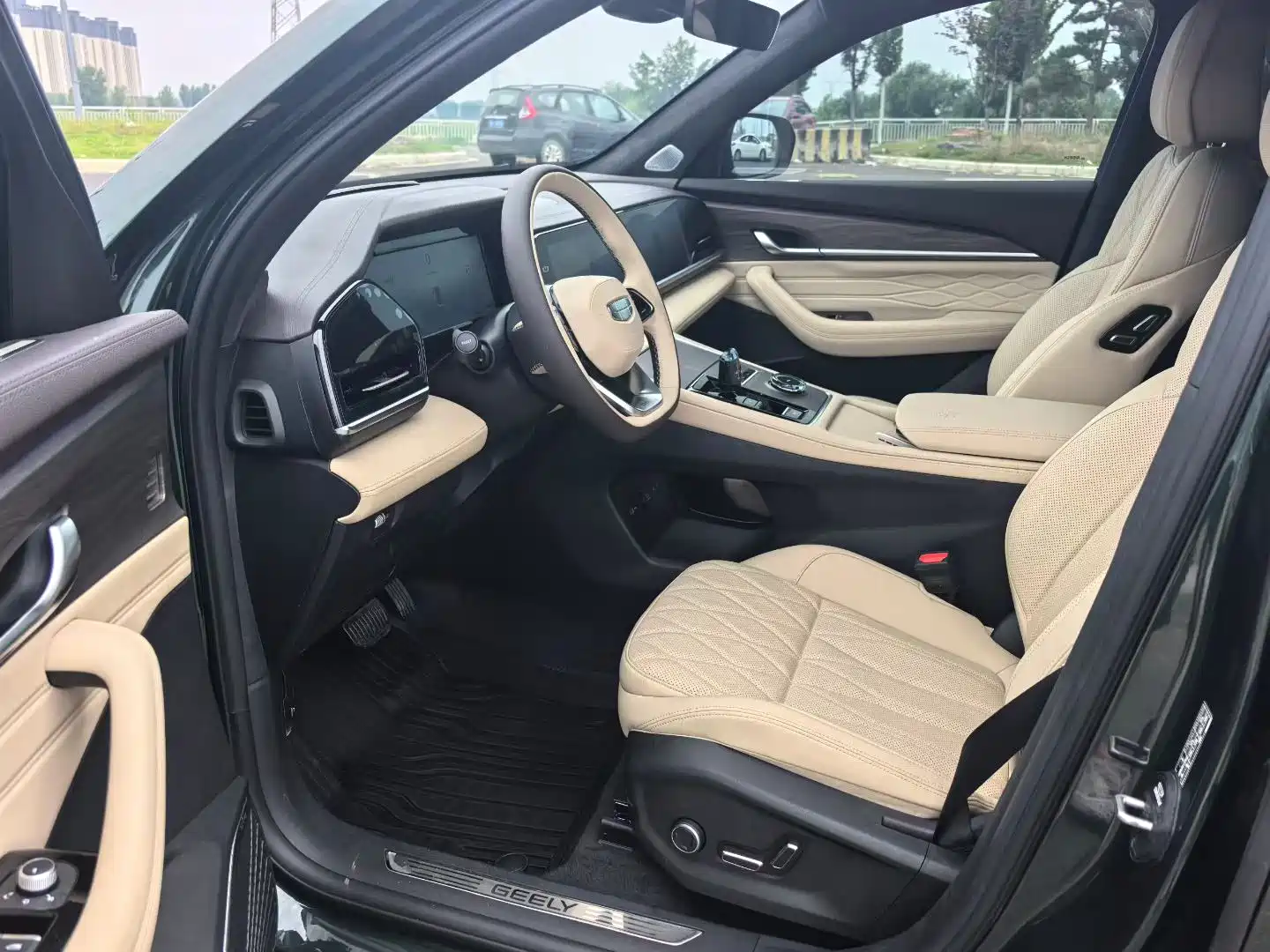 Фото 4 - Geely Monjaro