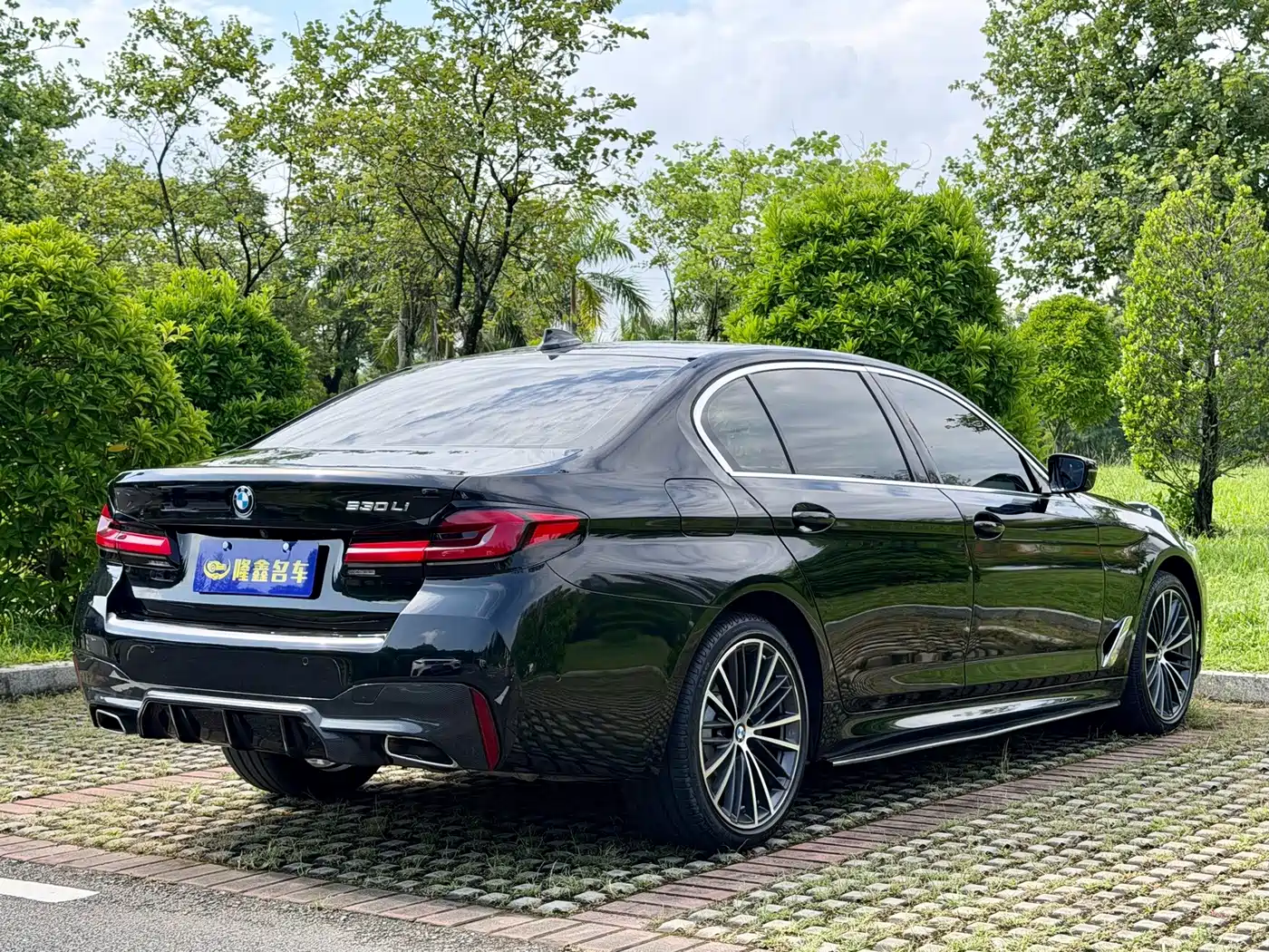Photo 8 - BMW 5 Series
