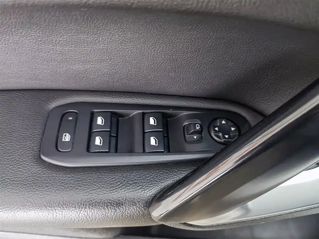 Peugeot 408 2014 1.8L Automatic Luxury Edition фото 9