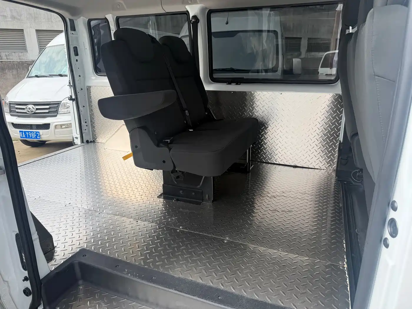 Jiangling JMC Fushun 2024 2025 Model 2.0T 8AT Diesel Short Wheelbase Low Roof Commercial MPV 5/6 Seats Dual-opening Tailgate