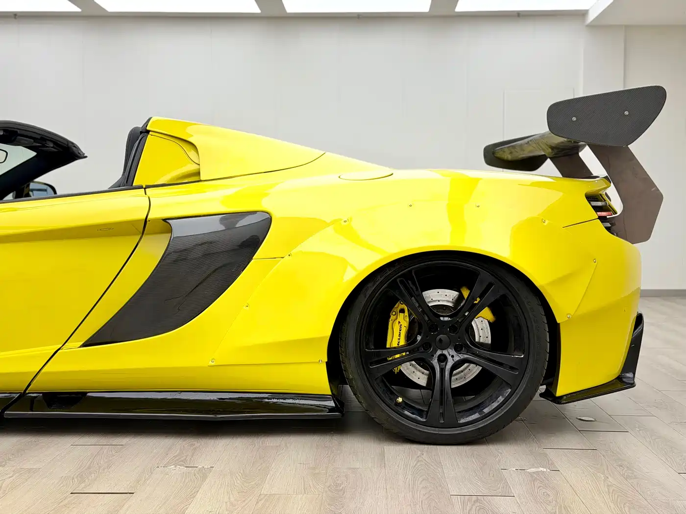 McLaren 12C 2013 3.8T SPIDER 50th Anniversary Edition фото 8