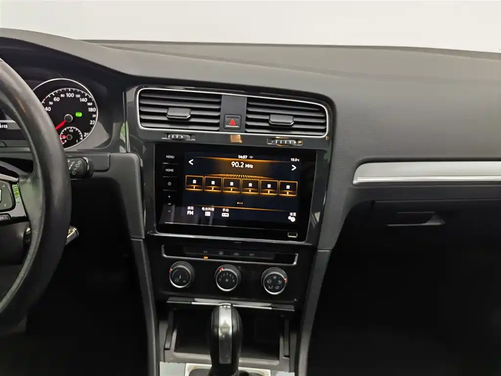 Volkswagen Golf 2020 200TSI DSG Comfort Progressive Edition фото 12