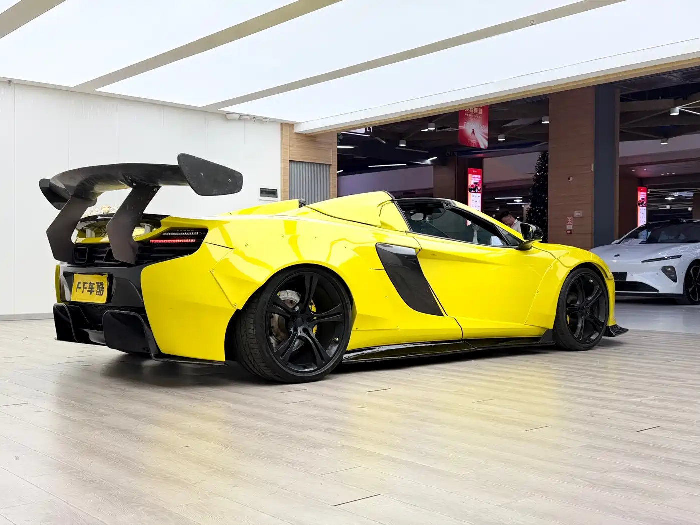 McLaren 12C 2013 3.8T SPIDER 50th Anniversary Edition фото 7