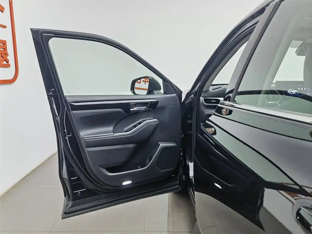 Toyota Highlander 2024 2.5L Smart Hybrid 4WD Luxury 7-seater фото 8