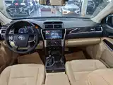 Фото 10 - Toyota Camry