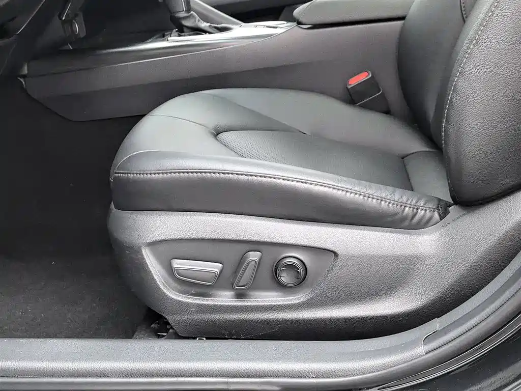 Toyota Camry 2021 2.0G Luxury Edition фото 20