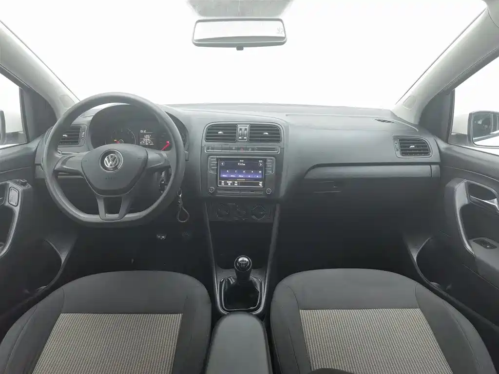 Volkswagen Polo 2018 1.5L Manual Safe Drive фото 5