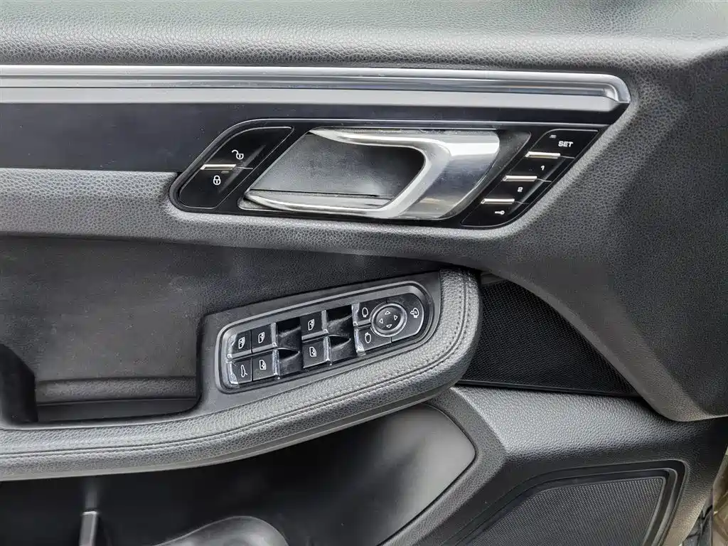 Porsche Macan 2017 Macan 2.0T фото 9
