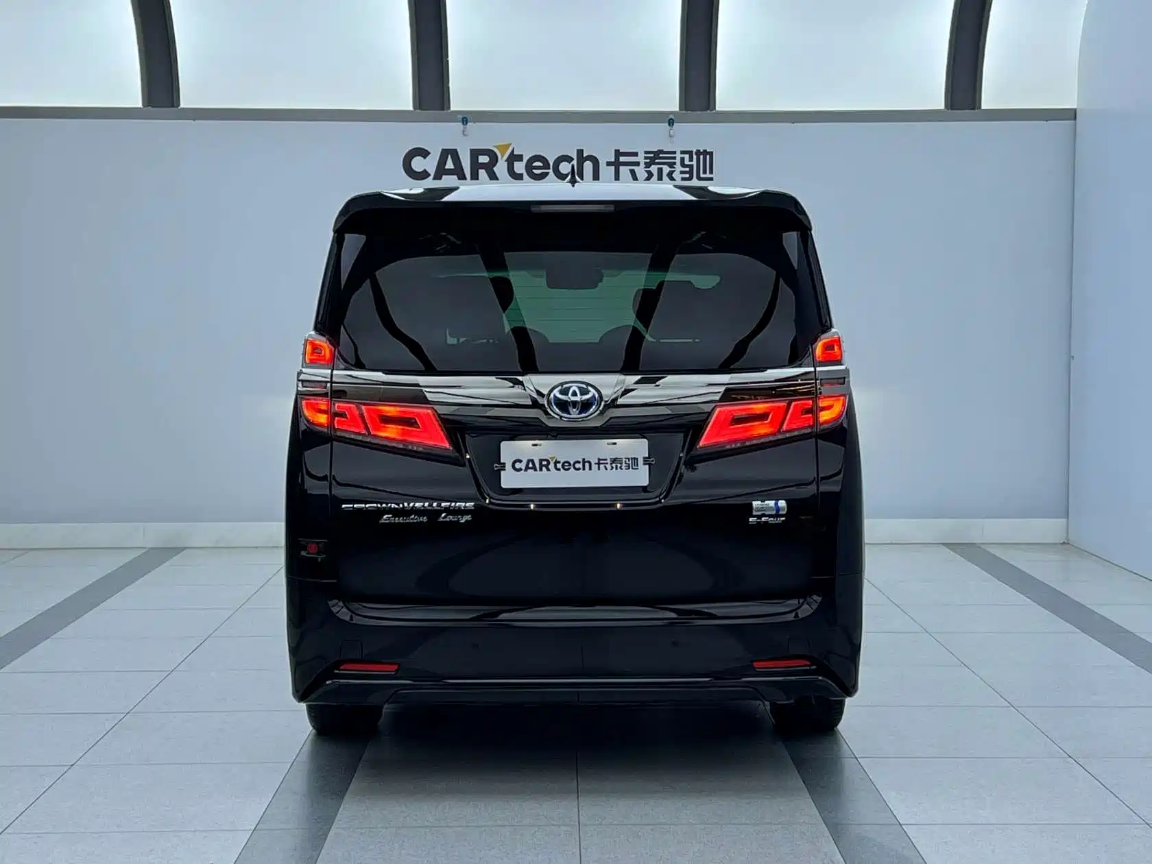 Фото 5 - Toyota Vellfire